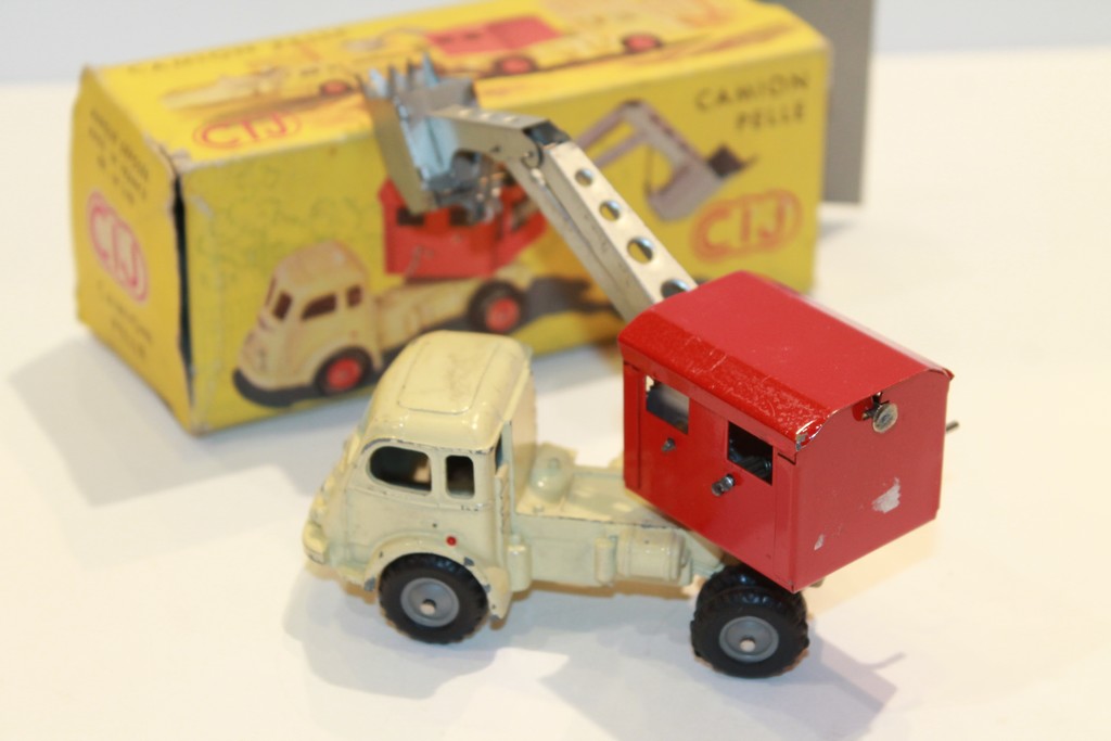 CAMION RENAULT FAINENANT PELLE CIJ 1/43°