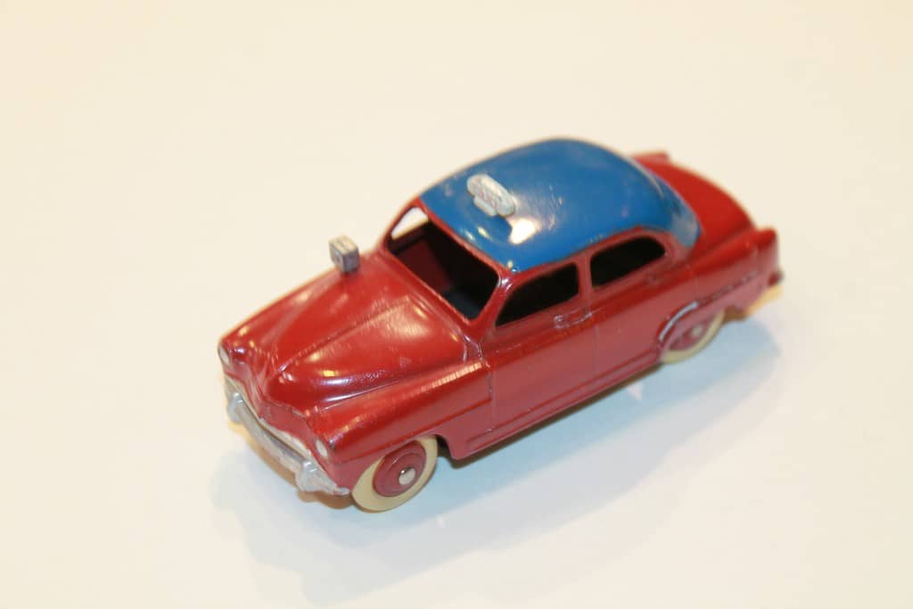 Jouet Collection Dinky Toys - Simca 9 Aronde Taxi Bicolore Rouge/bleu - Réf. 24U - Échelle 1:43 - Très Bon état Vintage