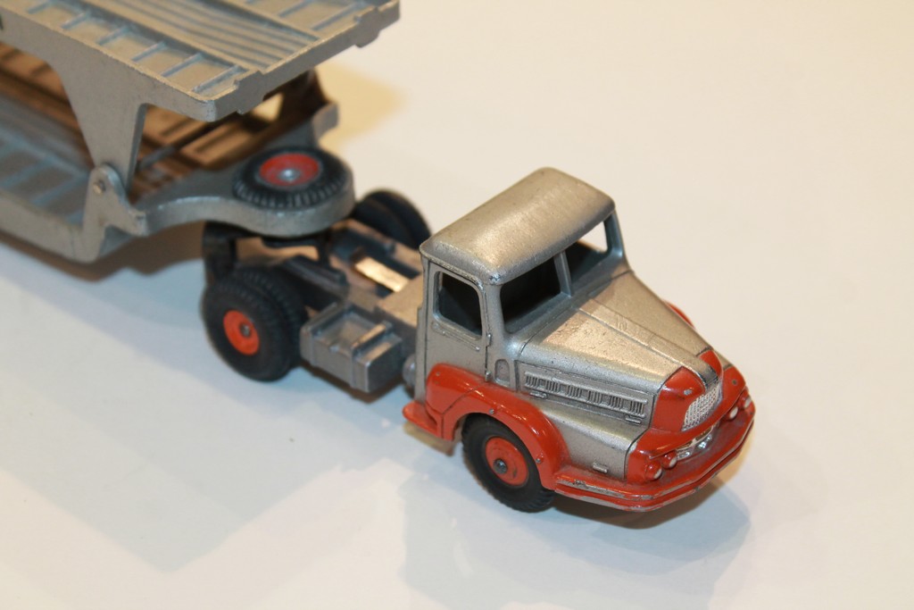 TRACTEUR UNIC ET SEMI-REMORQUE PORTE-VOITURES BOILOT DINKY TOYS 1/43°