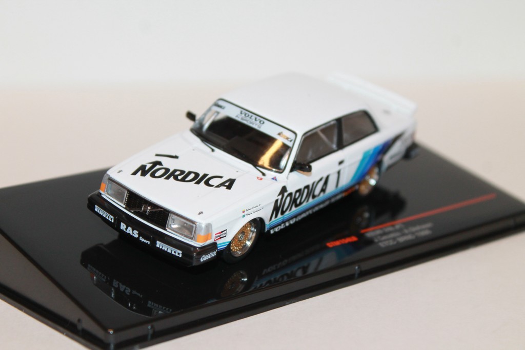 VOLVO 240 N°1 ETCC BRNO 1986 IXO 1/43°