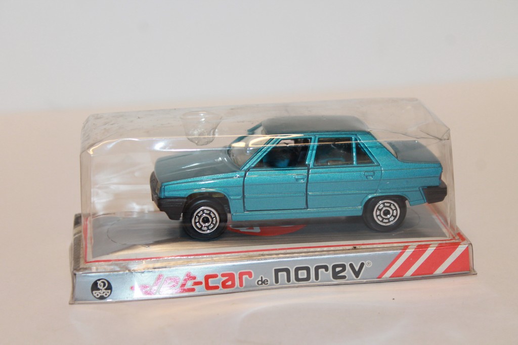 RENAULT 9