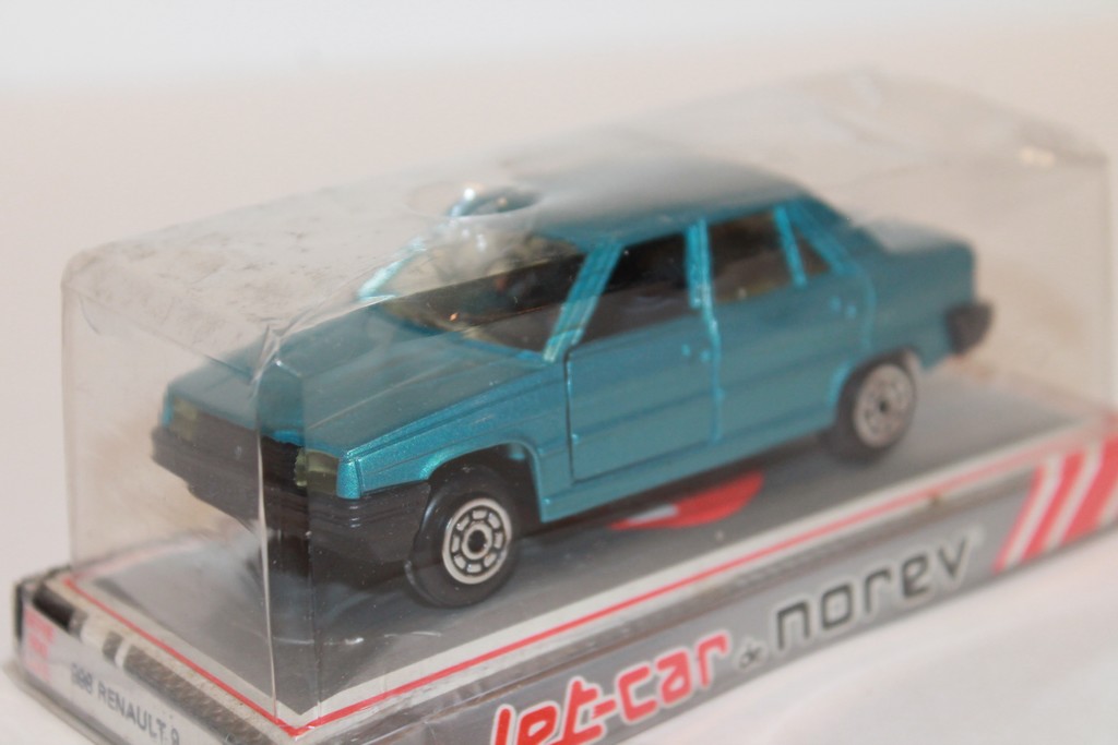 RENAULT 9