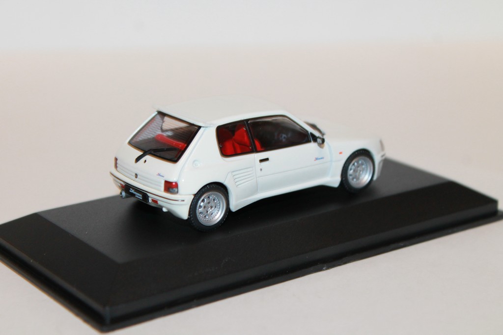 PEUGEOT 205 GTI