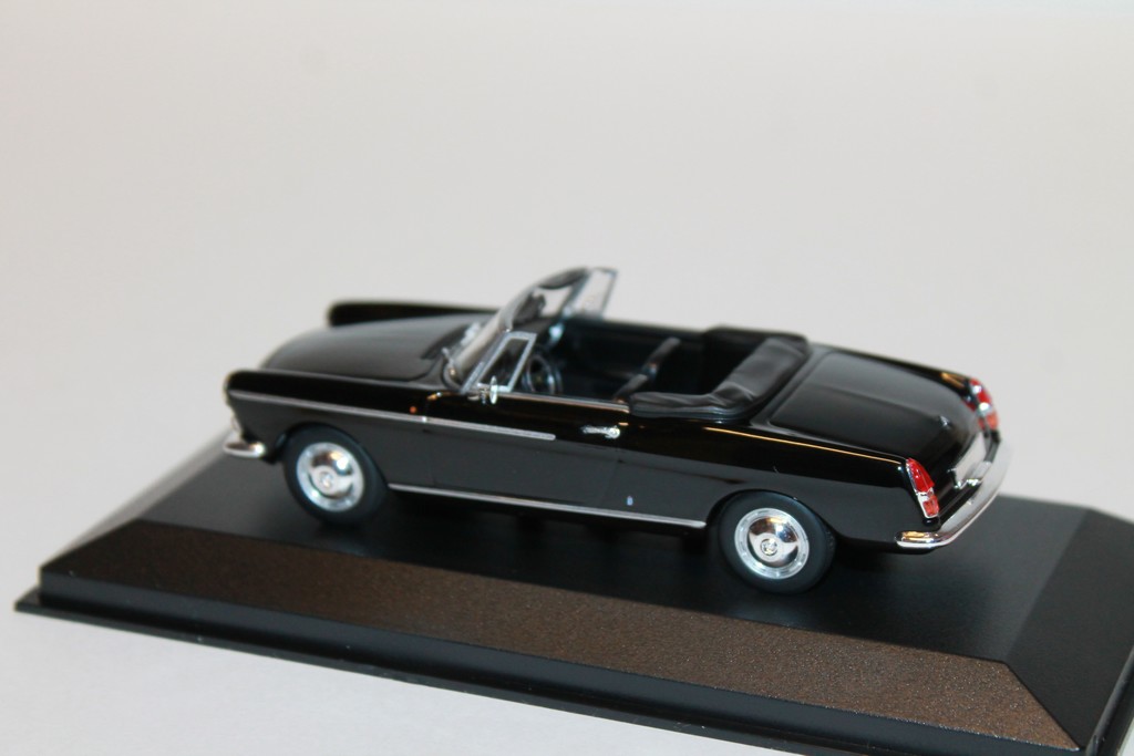 PEUGEOT 404 CABRIOLET 1962 NOIR MAXICHAMPS 1/43°