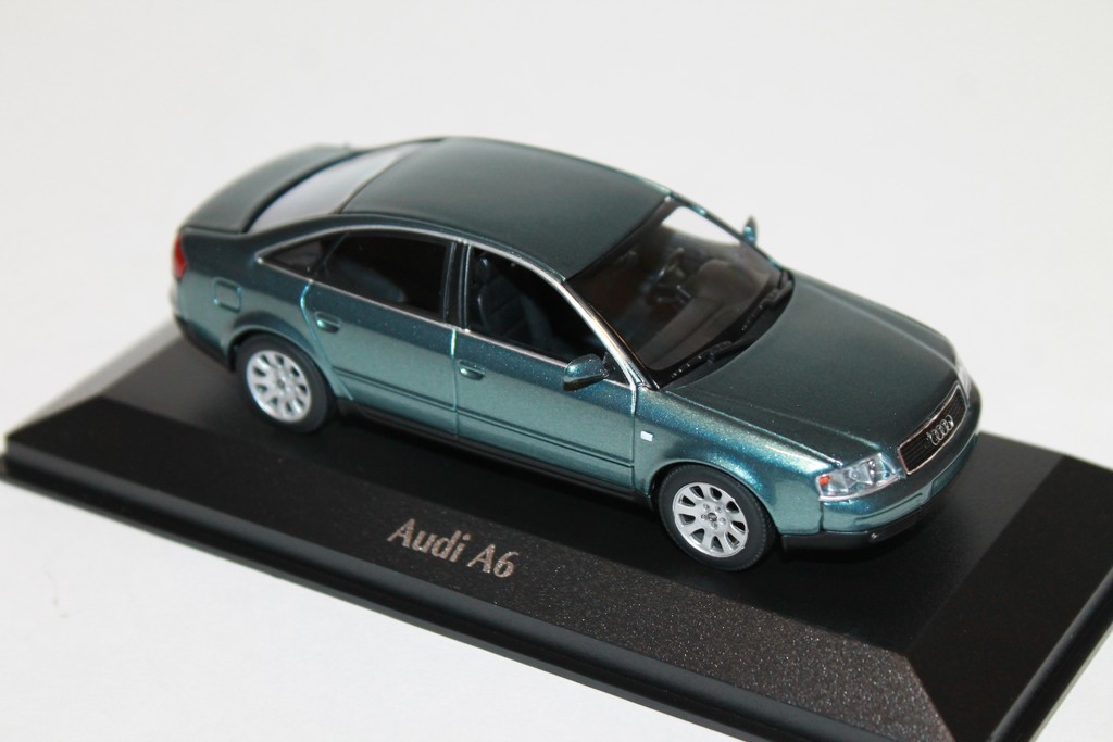 AUDI A6 1997 VERT METAL MAXICHAMPS 1/43°