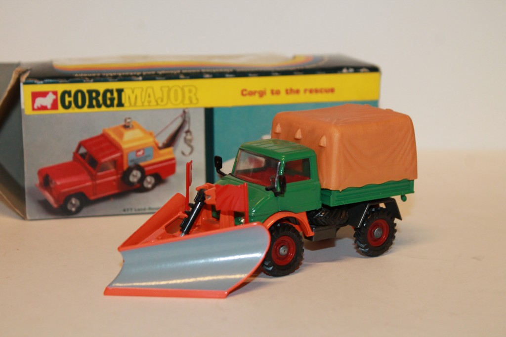 MERCEDES-BENZ UNIMOG 406 WITH SNOW PLOUGH CORGI 1/43°