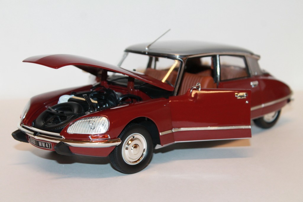 CITROEN DS 23 PALLAS ROUGE & GRIS 1972 NOREV 1/18°