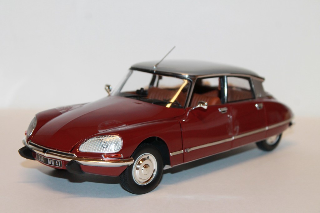 CITROEN DS 23 PALLAS ROUGE & GRIS 1972 NOREV 1/18°