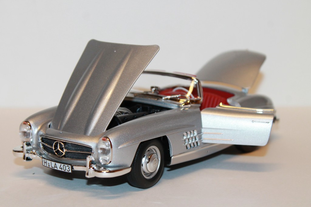 MERCEDES-BENZ 300 SL ROADSTER SILVER 1957 NOREV 1/18°