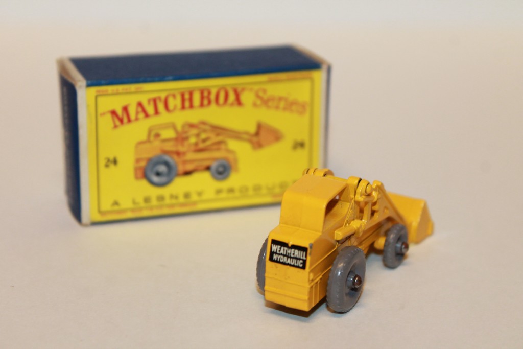 HYDRAULIC EXCAVATOR YELLOW MATCHBOX 1/64°