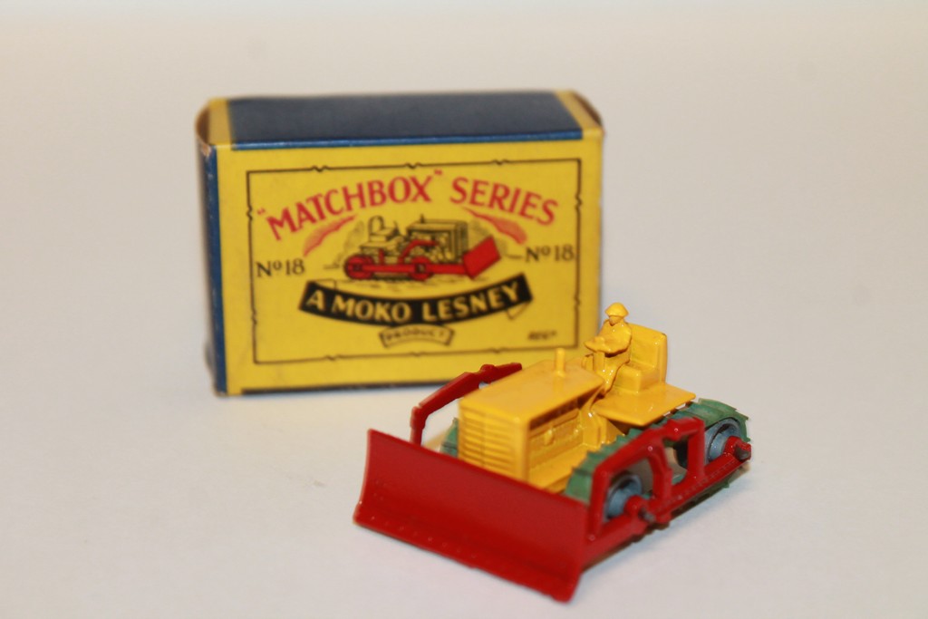 BULLDOZER MATCHBOX 1/64°