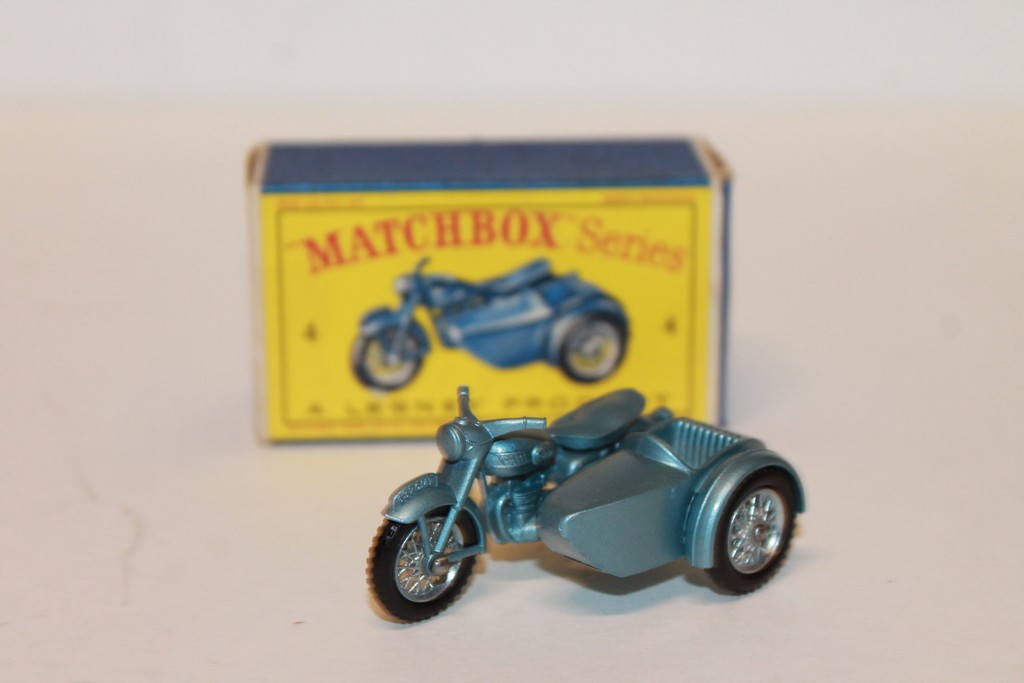 MOTO TRIUMPH ET SIDE-CAR BLEU MATCHBOX 1/64°