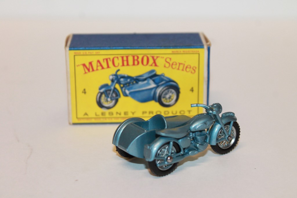 MOTO TRIUMPH ET SIDE-CAR BLEU MATCHBOX 1/64°
