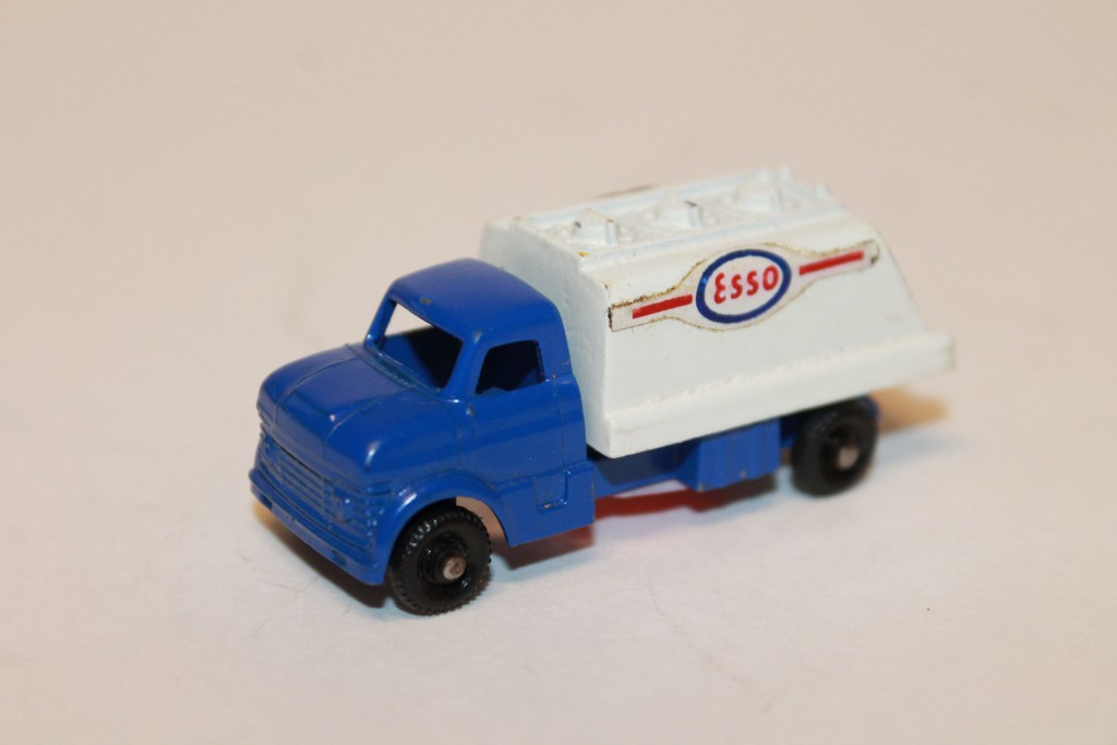 TRUCK TRANSPORTING PETROL "ESSO" TUF-TOTS 1/64°