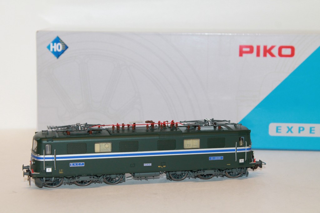 LOCOMOTIVE ELECTRIQUE SNCF CC 20000 PIKO 1/87°