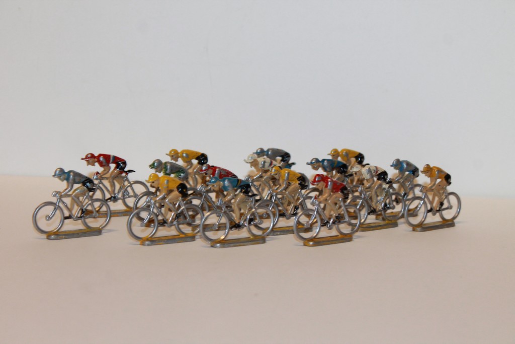 SET OF 16 CYCLISTS TDF QUIRALU COFALU