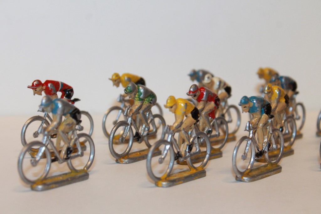 SET OF 16 CYCLISTS TDF QUIRALU COFALU