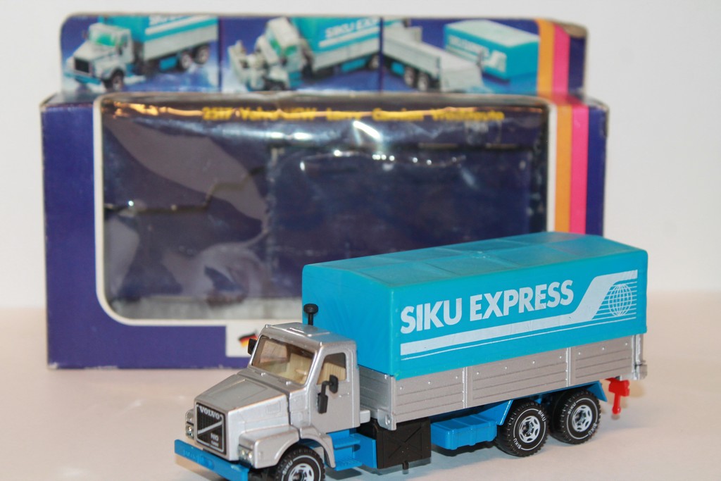 VOLVO-LKW LORRY CAMION VRACHTAUTO "SIKU EXPRESS" SIKU 1/50°