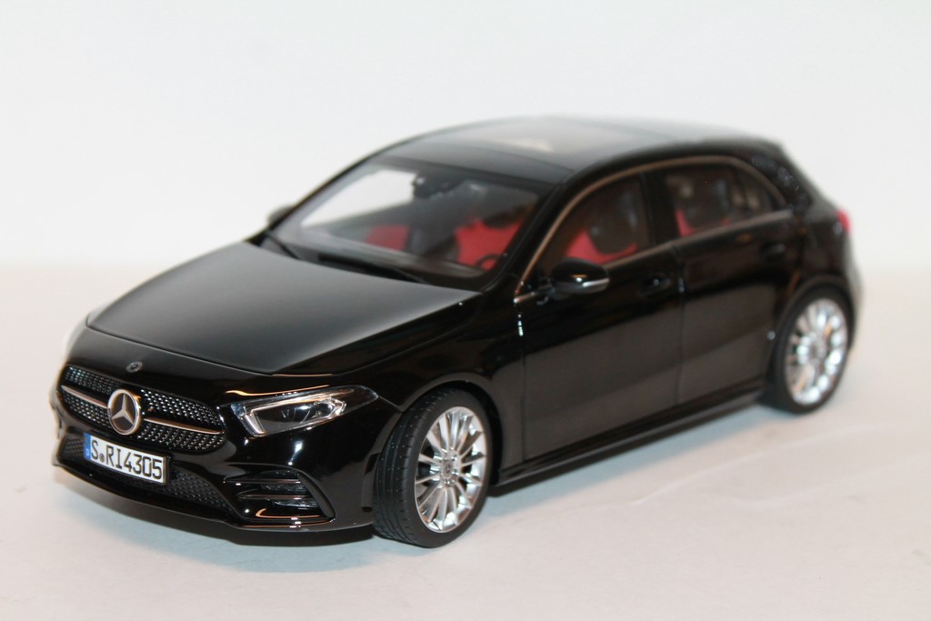 MERCEDES-BENZ A-CLASS AMG LINE 2018 BLACK NOREV 1/18°