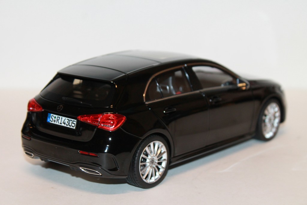 MERCEDES-BENZ A-CLASS AMG LINE 2018 BLACK NOREV 1/18°