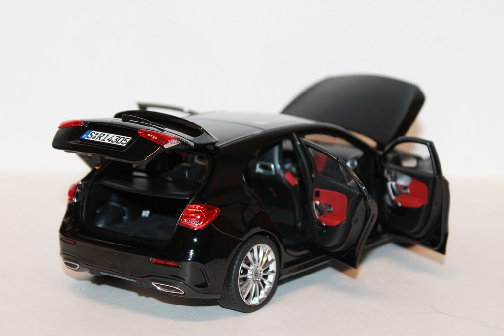 MERCEDES-BENZ A-CLASS AMG LINE 2018 BLACK NOREV 1/18°
