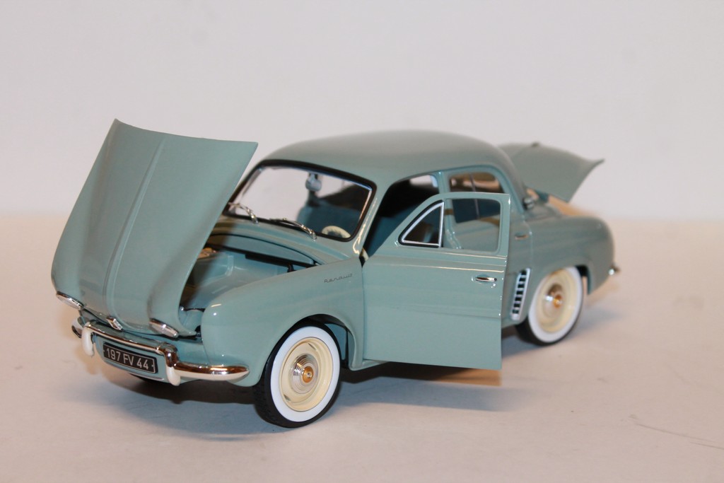 Renault Dauphine 1958 Bleu Azur 1/18