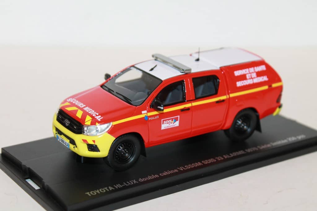Toyota Hilux Double Cabine Pompiers – Alarme – Miniature 1/43 Résine – Neuf