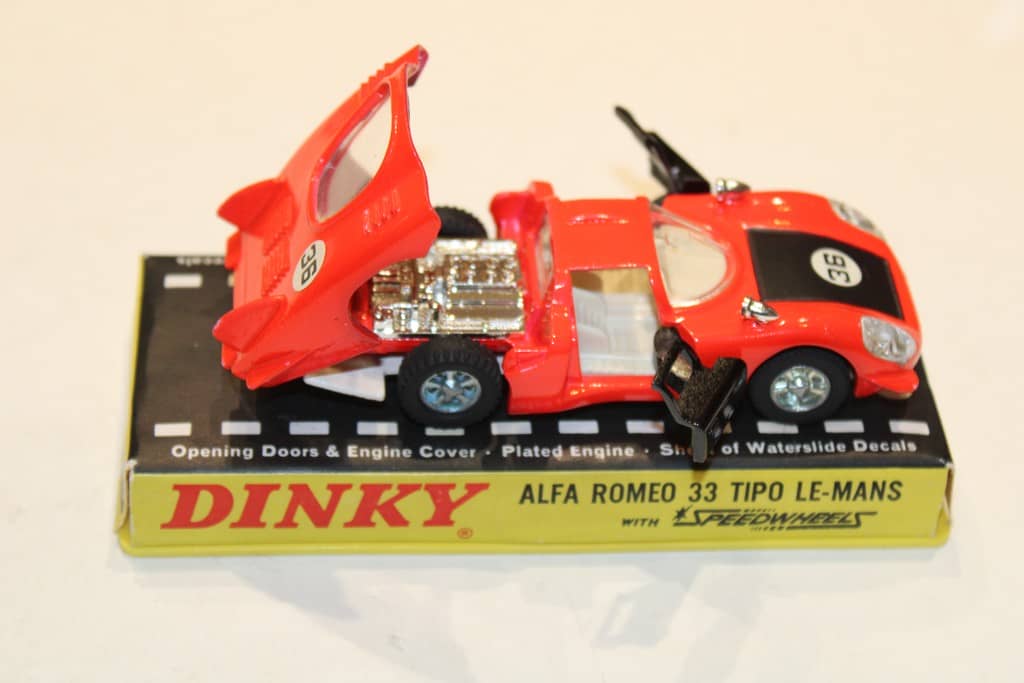Alfa romeo rouge 33 Tipo LE-MANS DINKY