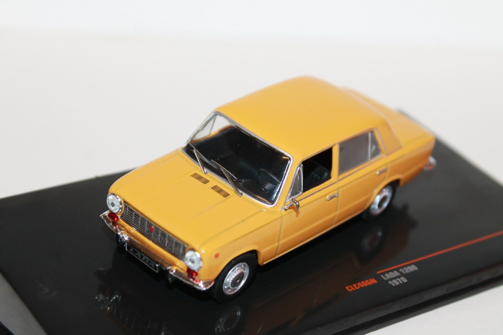 LADA 1200 JAUNE 1970 IXO 1/43°