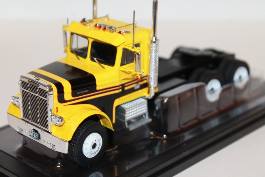 FREIGHTLINER FLC 120 64 T JAUNE 1977 IXO 1/43°