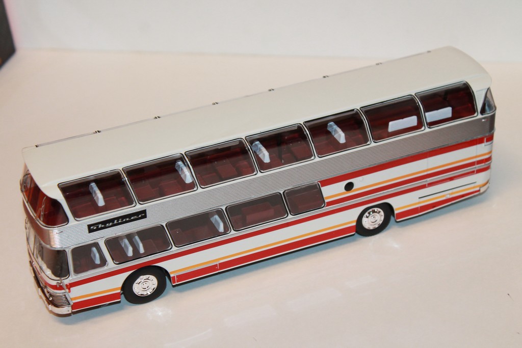 NEOPLAN NH 22L SKYLINER 1983 IXO 1/43°