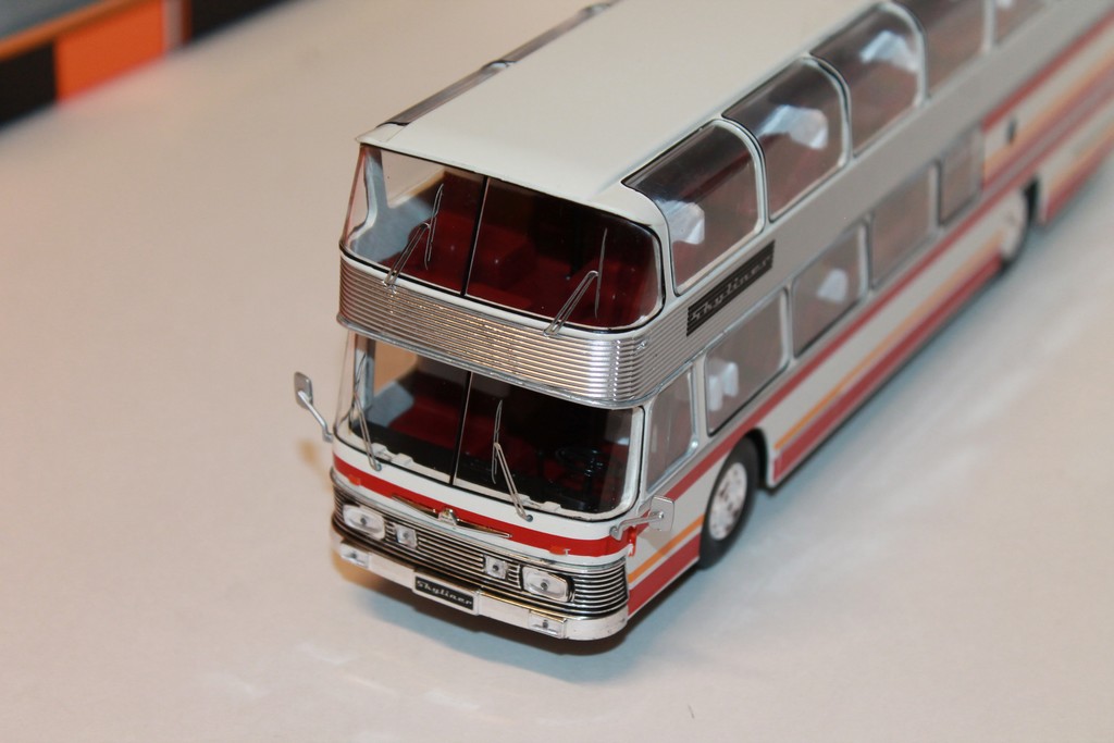 NEOPLAN NH 22L SKYLINER 1983 IXO 1/43°