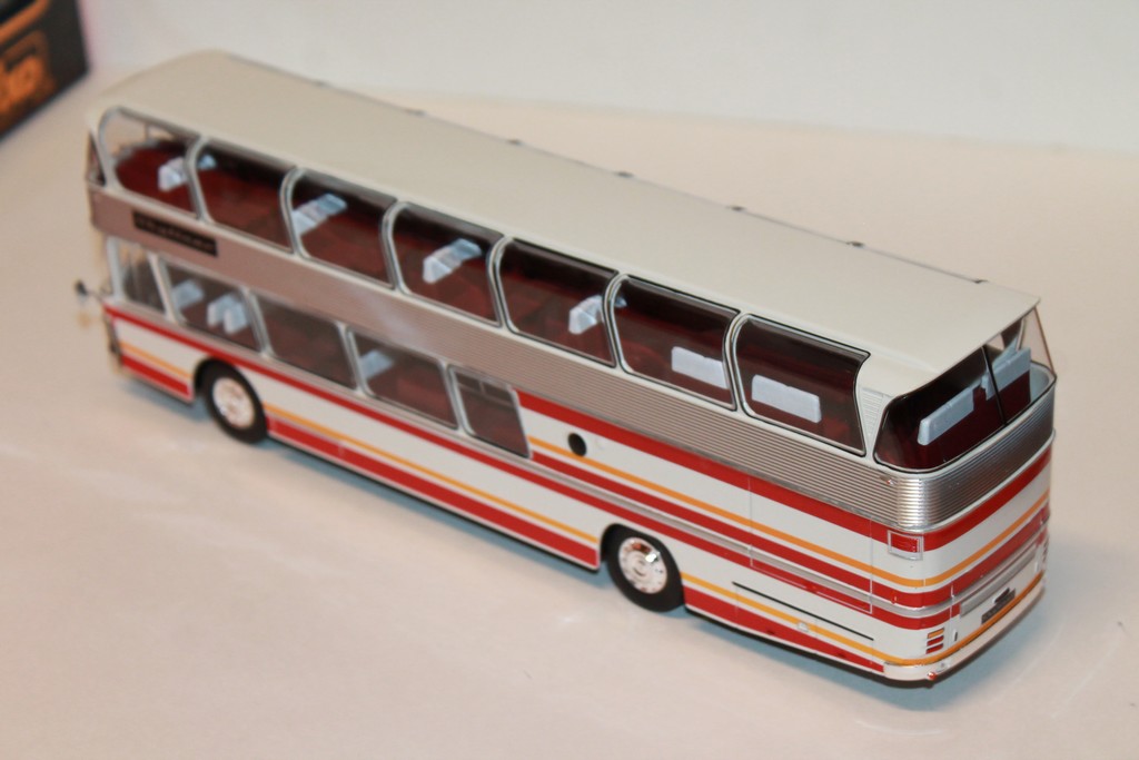 NEOPLAN NH 22L SKYLINER 1983 IXO 1/43°