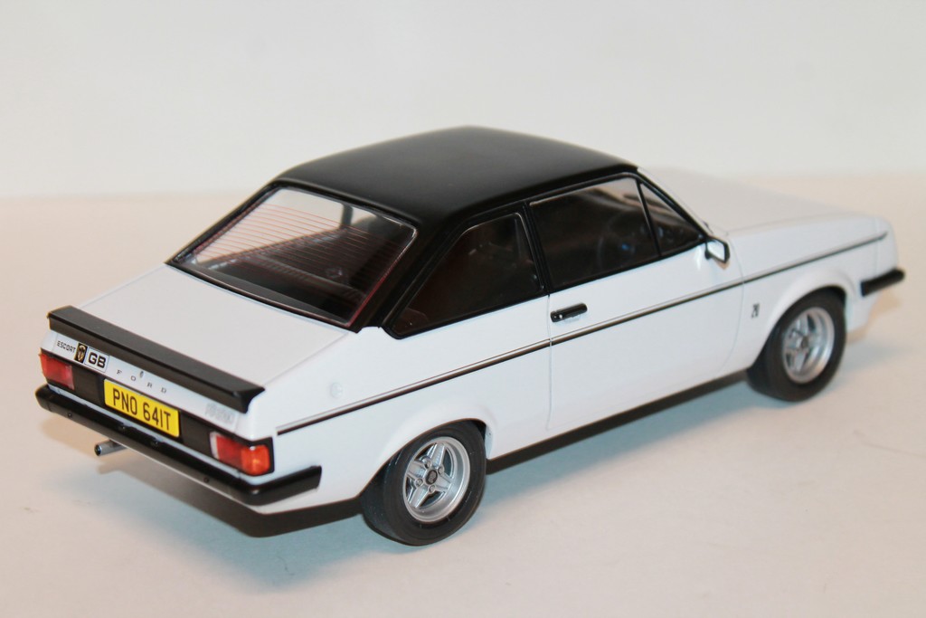 FORD ESCORT MK II RS 2000 WHITE 1979 MODEL CAR GROUP 1/18°