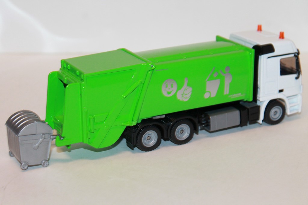 MERCEDES ACTROS POUBELLE SIKU 1/50*