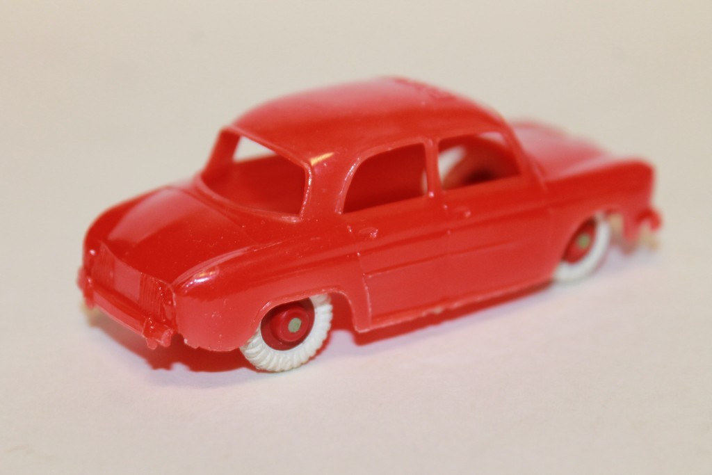 RENAULT DAUPHINE ROUGE 1959 CLE 1/48°