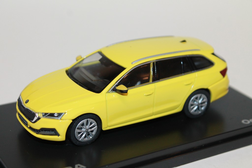 SKODA OCTAVIA IV COMBI JAUNE ABREX 1/43°