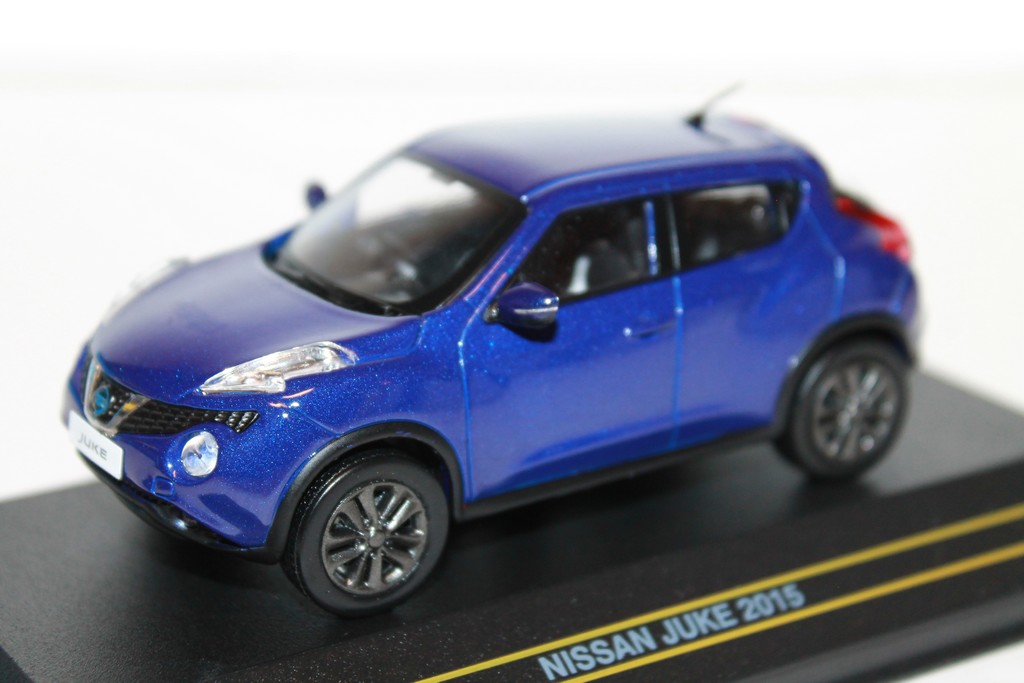 NISSAN JUKE BLEU FONCE FIRST 43 MODELS 1/43°