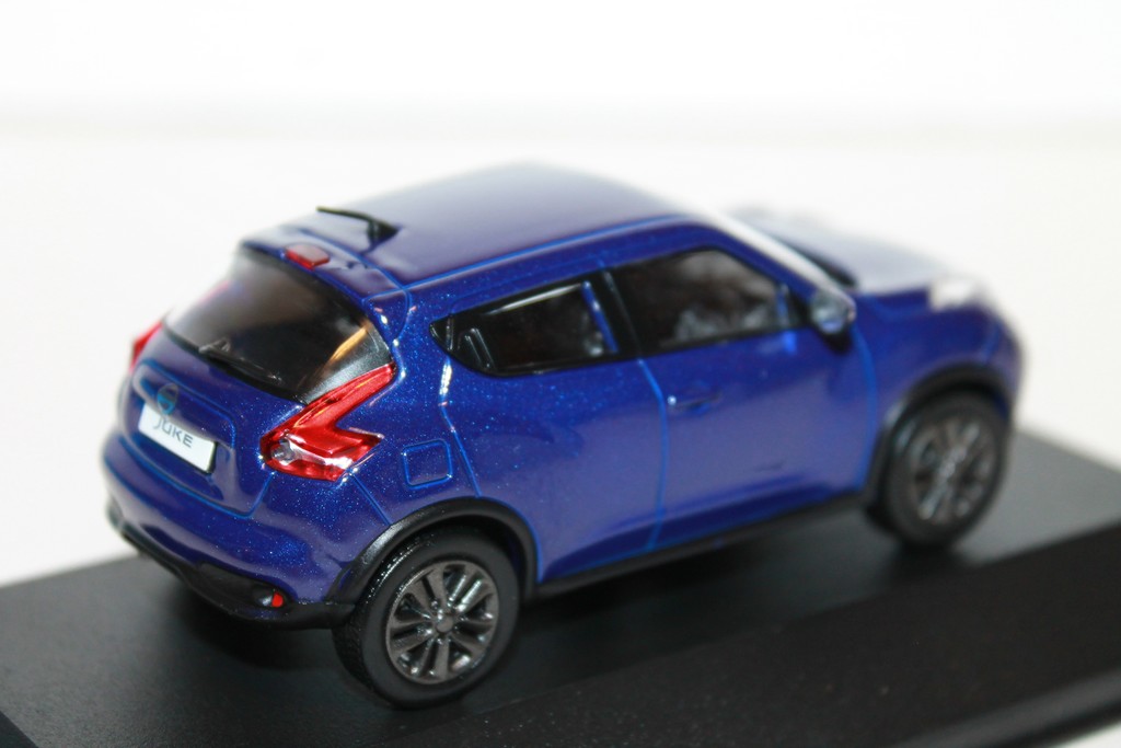 NISSAN JUKE BLEU FONCE FIRST 43 MODELS 1/43°