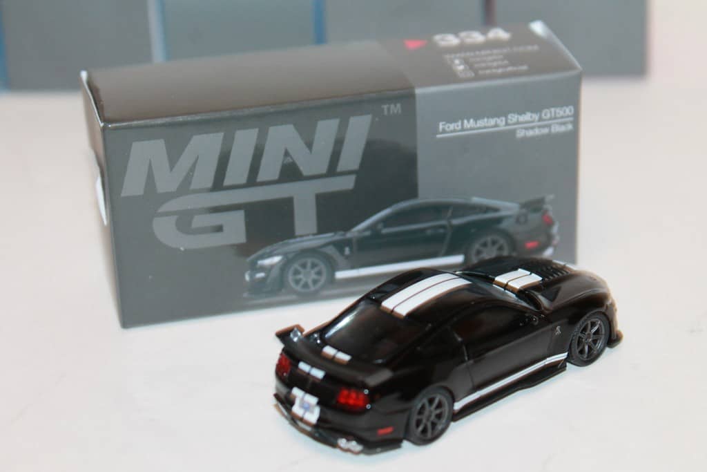 FORD MUSTANG SHELBY GT500 NOIR MINI GT 1/64°