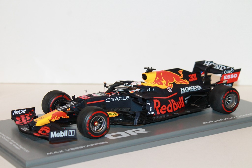 RED BULL RACING HONDA RB16B VAINQUEUR GP ABU DHABI VERSTAPPEN SPARK 1/18°