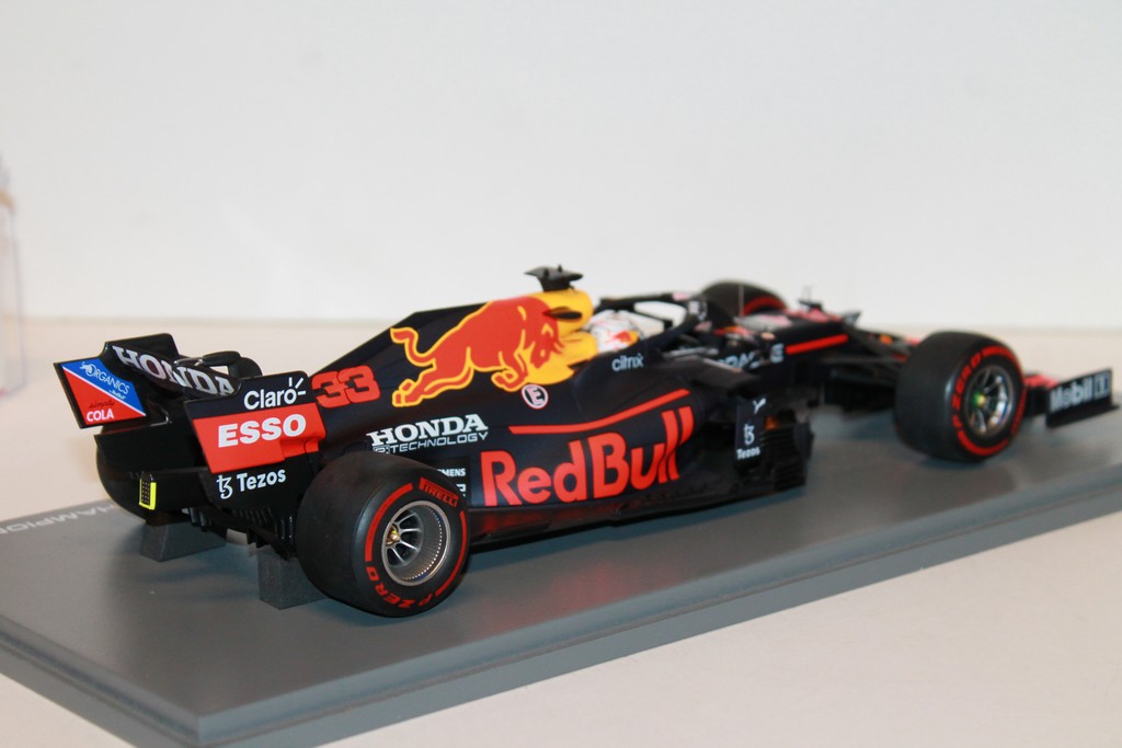 RED BULL RACING HONDA RB16B VAINQUEUR GP ABU DHABI VERSTAPPEN SPARK 1/18°