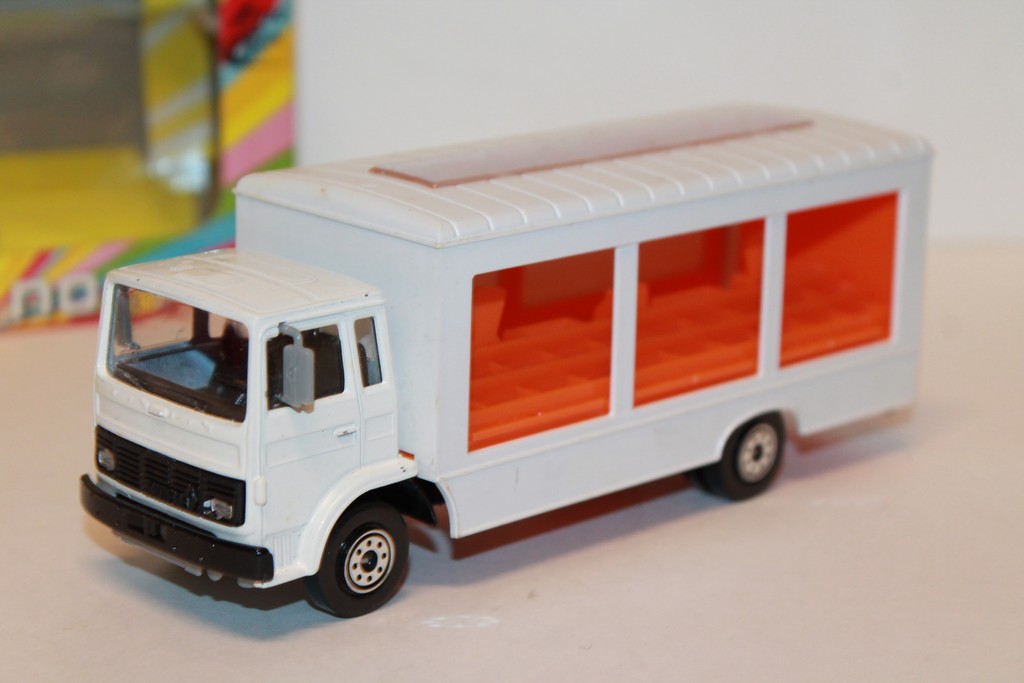 SAVIEM GROCERY STORE WHITE NOREV 1/43°