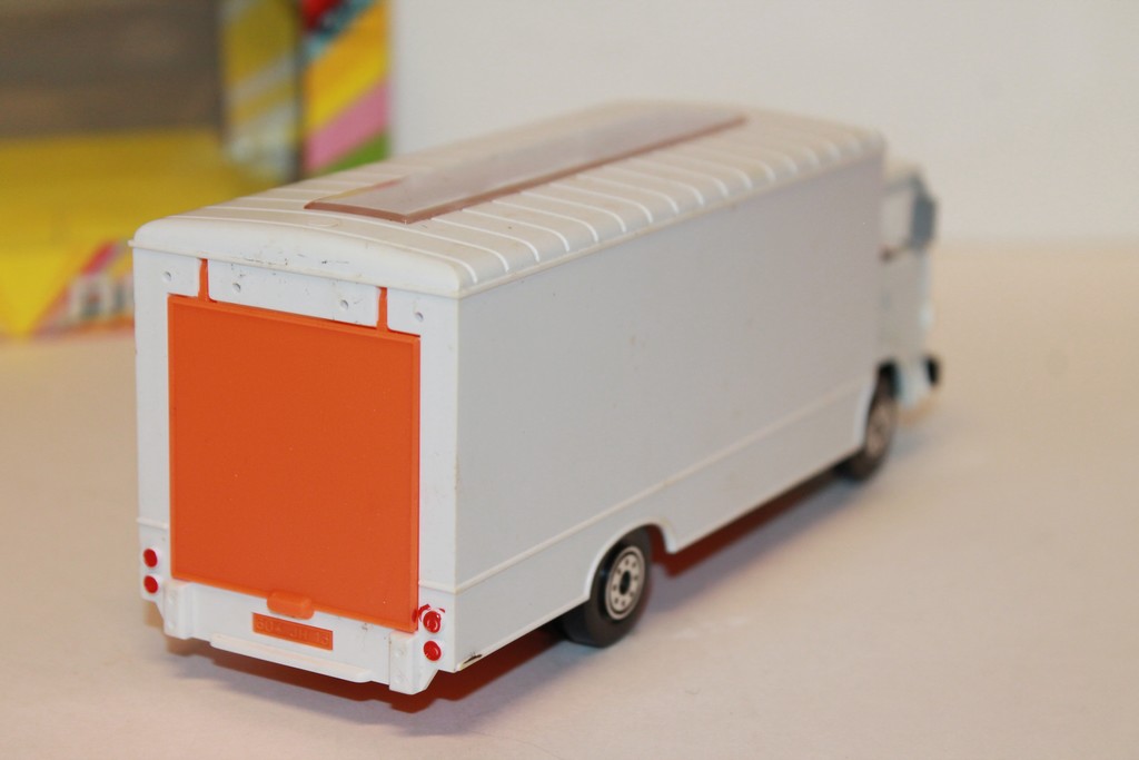 SAVIEM GROCERY STORE WHITE NOREV 1/43°