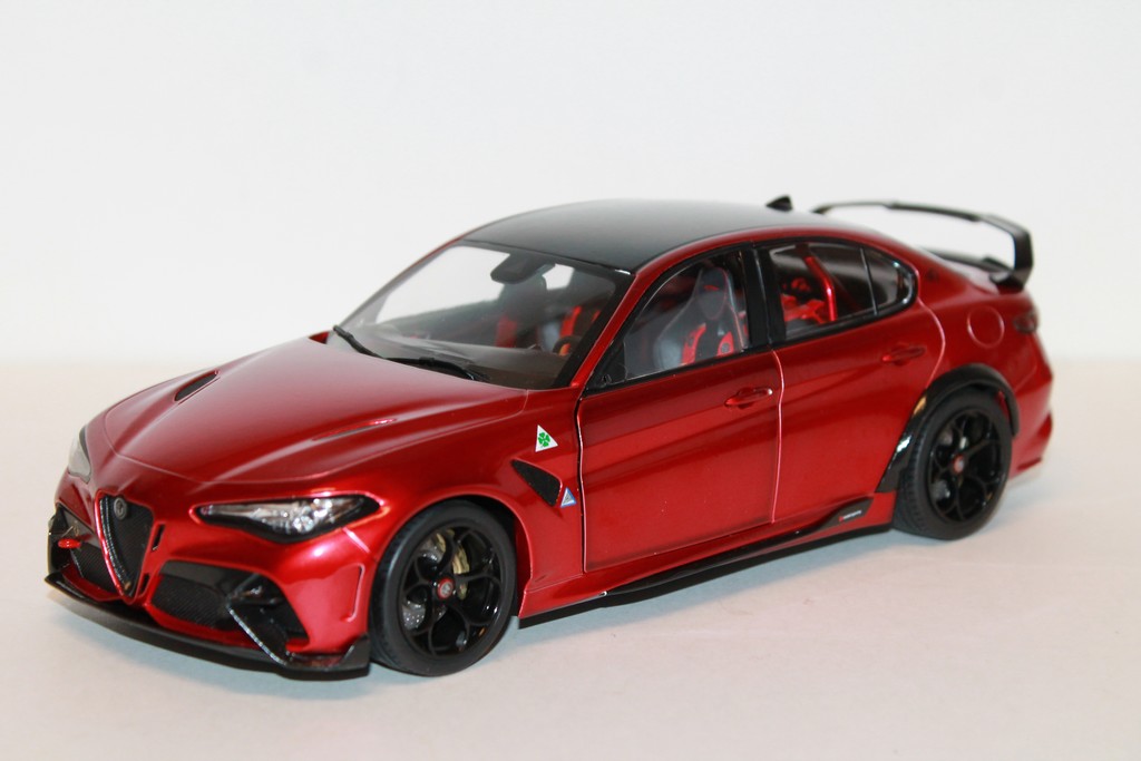 ALFA ROMEO GIULIA GTA M ROUGE SOLIDO 1/18°