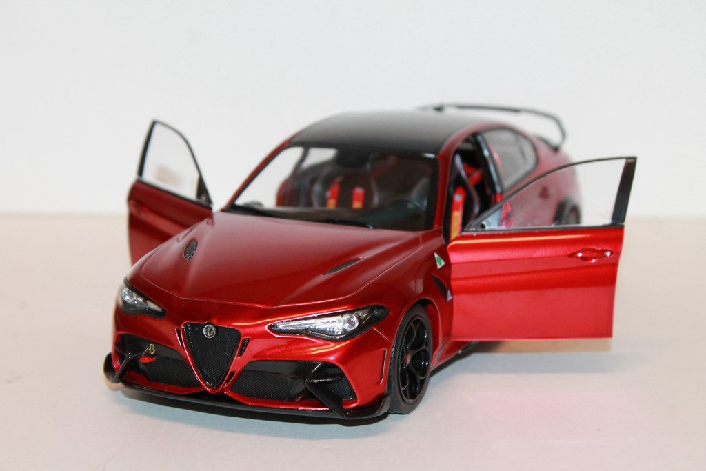 ALFA ROMEO GIULIA GTA M ROUGE SOLIDO 1/18°