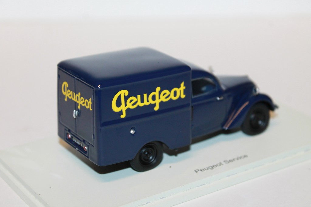 PEUGEOT 202 U BLEU SPARK 1/43°