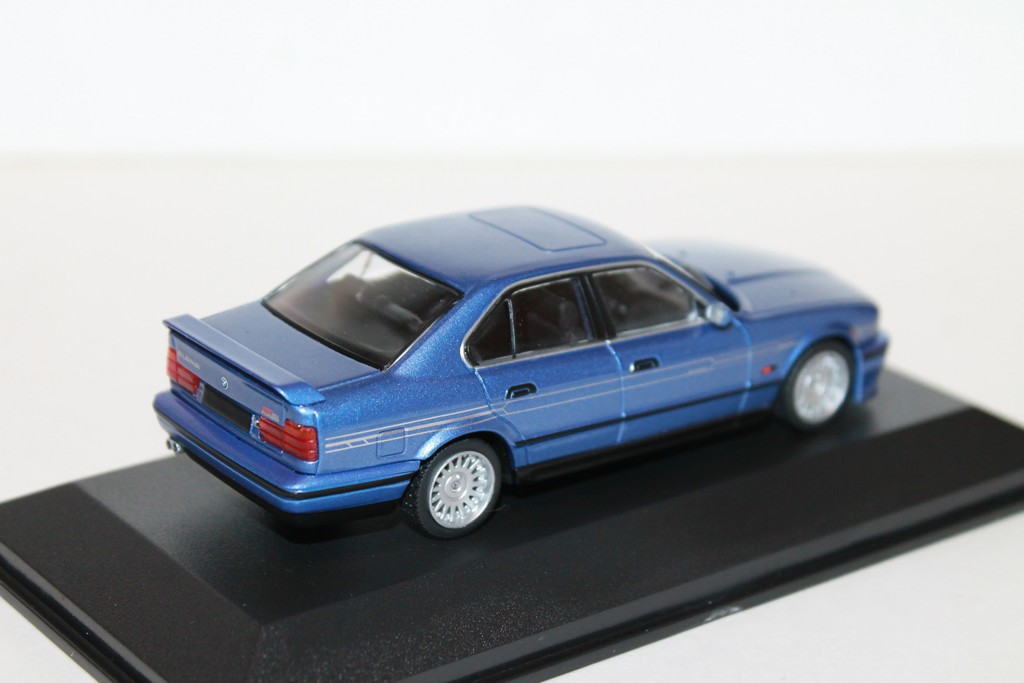 BMW ALPINA E34 B10 BITURBO BLEU SOLIDO 1/43°