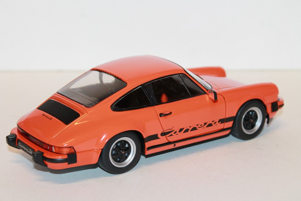 PORSCHE 911 (930) 3.0 CARRERA ORANGE SOLIDO 1/18°