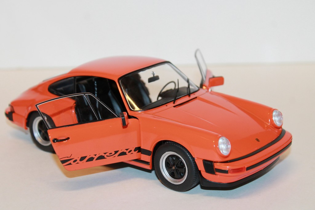 PORSCHE 911 (930) 3.0 CARRERA ORANGE SOLIDO 1/18°